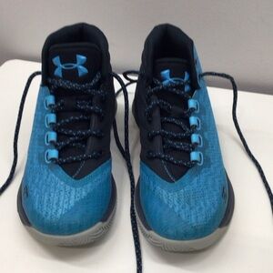 UNDER ARMOUR STEPHEN CURRY 3 ISLAND BLUE SNEAKERS SIZE 6 Y